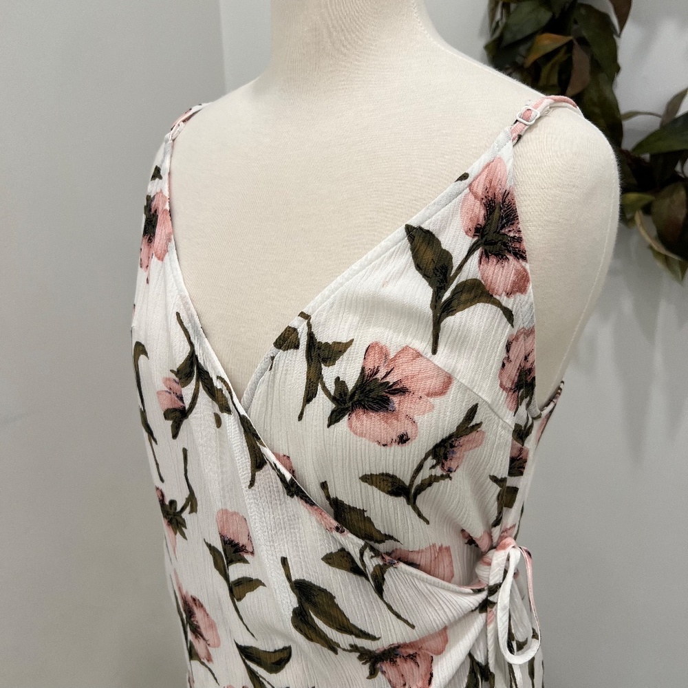 Rose Print Wrap Top, Size M, White & Pink Roses
